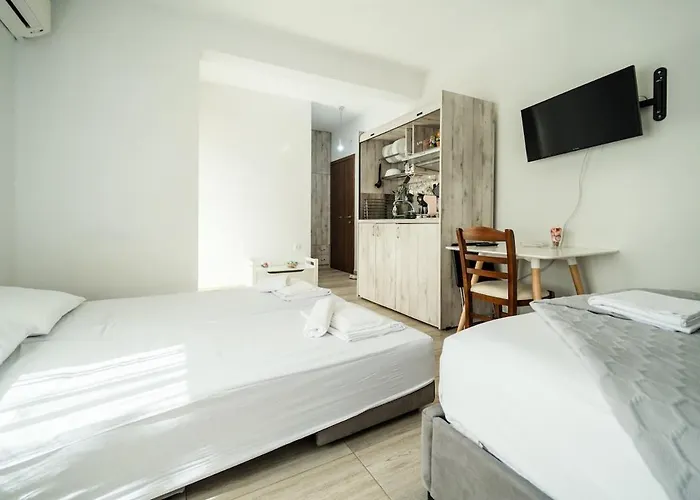Seaside In Nea Peramos, Sleeps 4 Lägenhet *