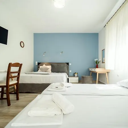 Apartment Seaside In Nea Peramos, Private Parking, Sleeps 4