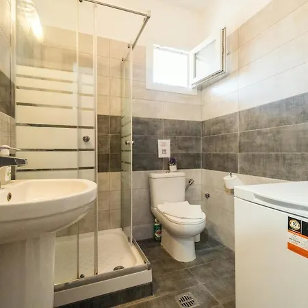 Apartment Seaside In Nea Peramos, Private Parking, Sleeps 4 *