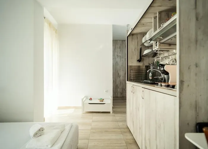 Апартаменты Seaside In Nea Peramos, Sleeps 4 *
